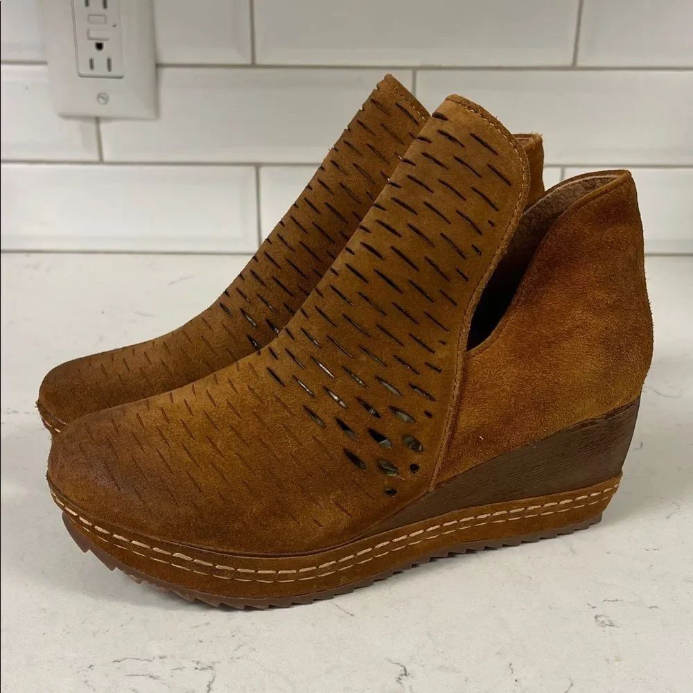ANTELOPE TIFFANY Women's Tan Wedge Ankle Boots Euro 38 US 7-7.5